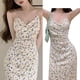 thumbnail image 5 of Vestido cruzado con escote en V y tirantes finos con estampado floral Vestido cruzado con escote en V y tirantes finos con estampado floral Diseño estilizado, 5 of 9