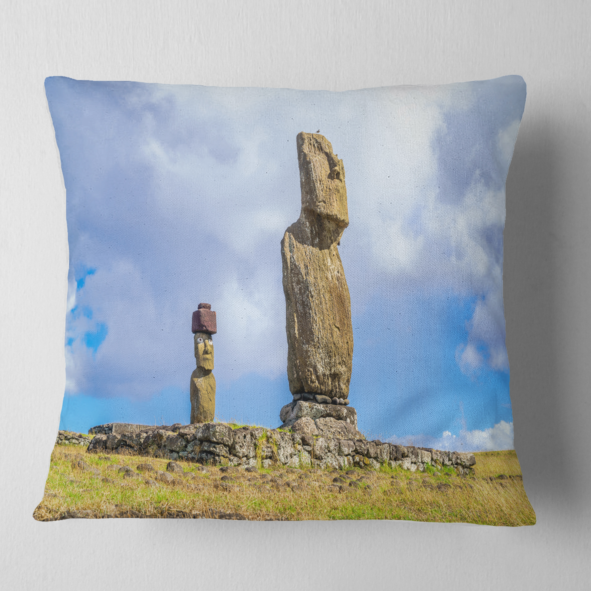 Designart Ahu Tahai and Ahu Ko Te Riku - Landscape Photo Throw Pillow - 18x18