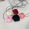 thumbnail image 3 of Gargantilla con forma de rosa Yashi color beige 57754 color negro, 3 of 5