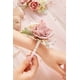 thumbnail image 5 of Set de Corsage y Boutonniere Serwalin Rosa para Boda, 5 of 8