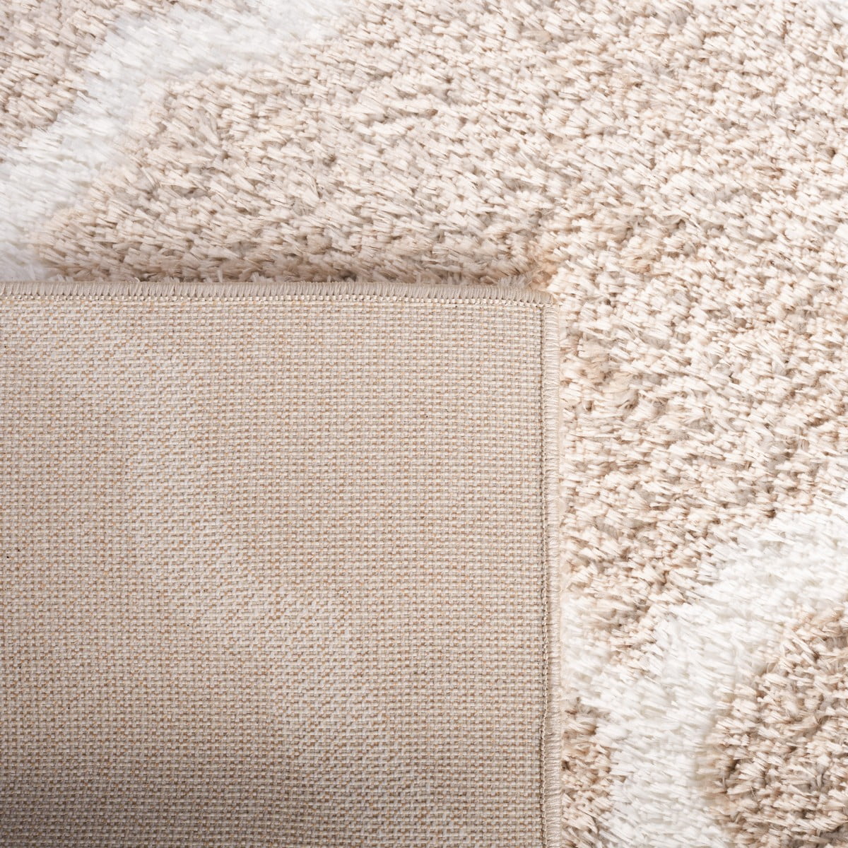 SAFAVIEH Tahoe Gerald Quatrefoil Shag Area Rug, 6'7" x 6'7" Square, Beige/White