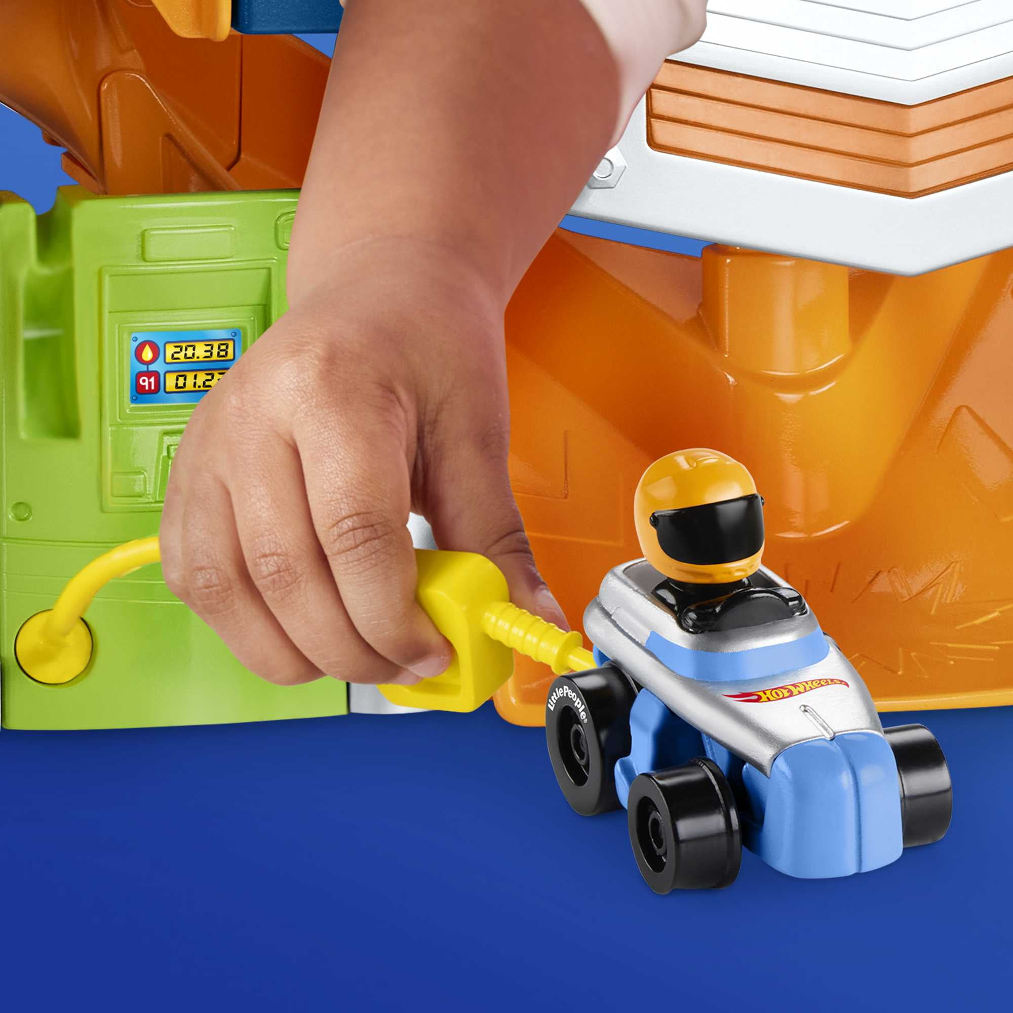 Fisher-Price Little People Hot Wheels Race Track for Toddlers, Race and Go Track Set, 2 Cars