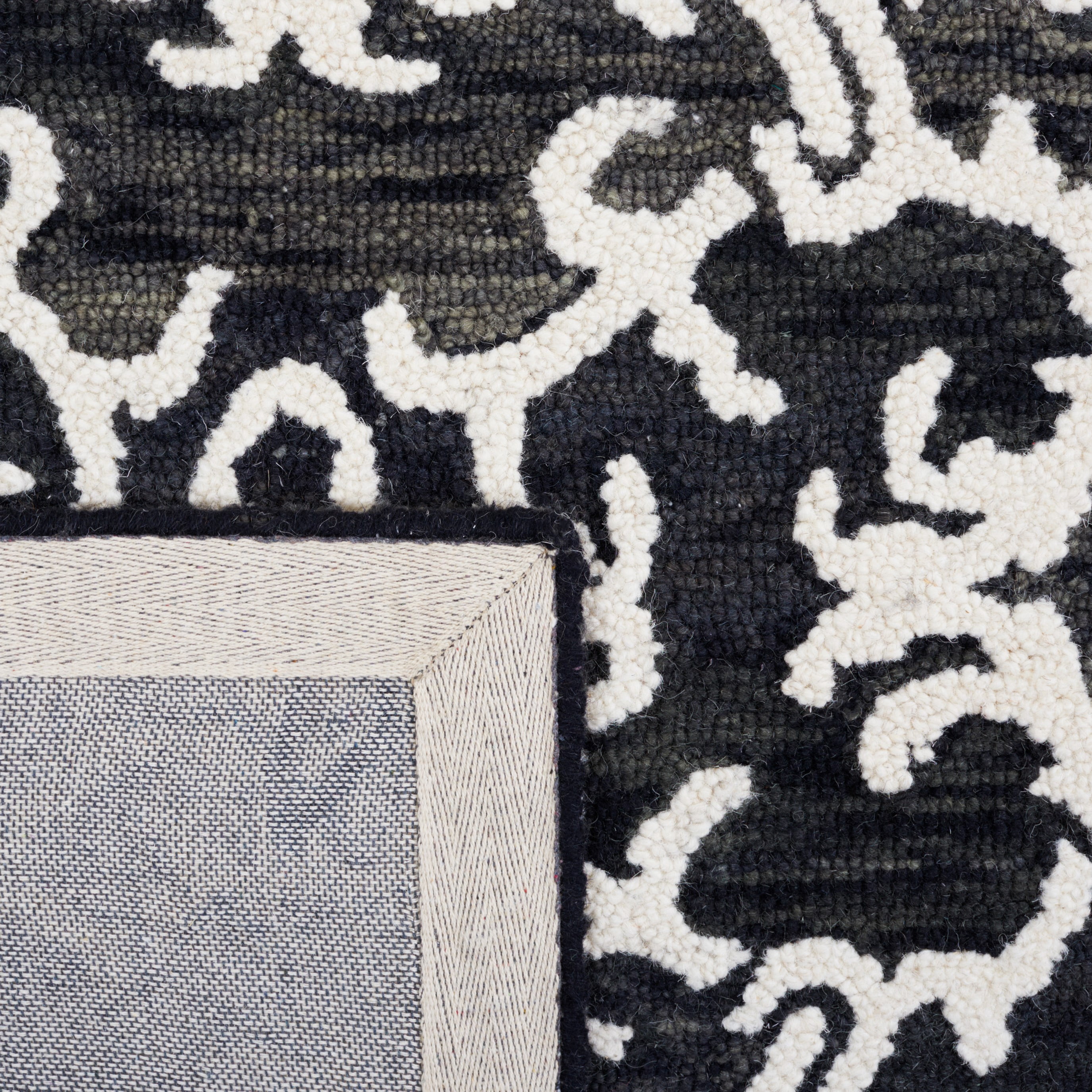 SAFAVIEH Blossom Cletus Damask Area Rug, Black/Ivory, 5' x 8'