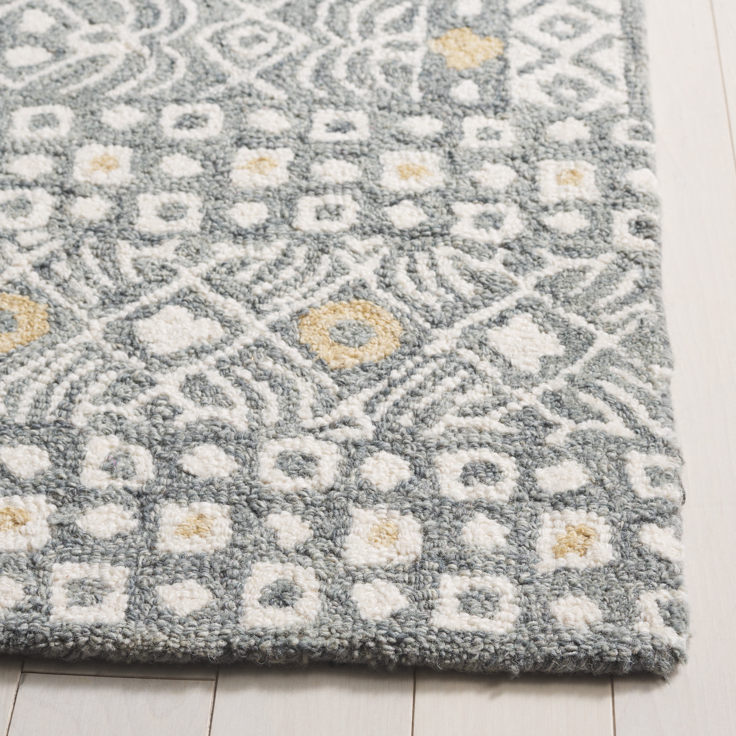 SAFAVIEH Micro-Loop Blazhe Floral Area Rug, Silver/Ivory, 4' x 6'