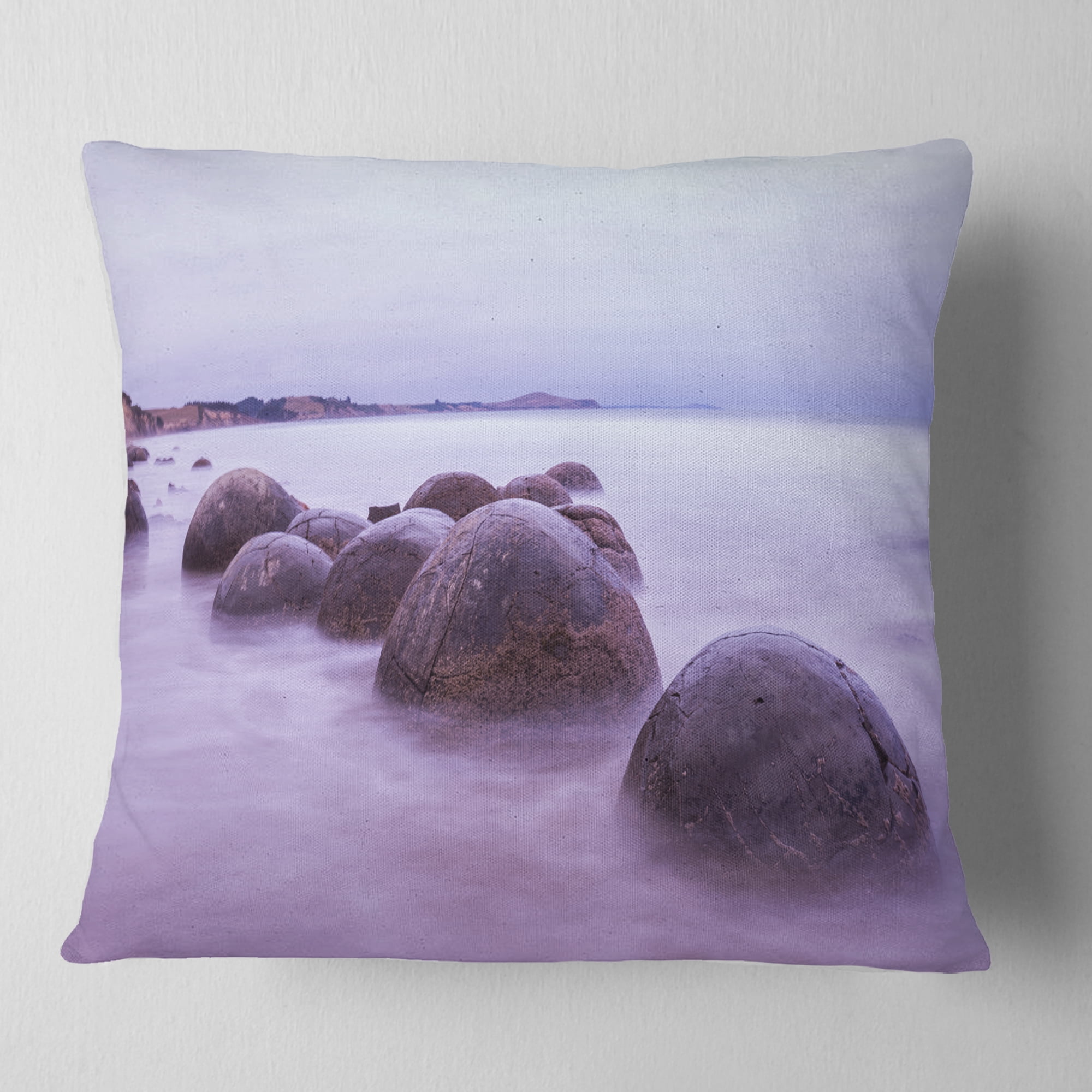 Designart Moeraki Boulders New Zealand - Seashore Photo Throw Pillow - 18x18
