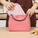 thumbnail image 4 of Bolsa térmica para almuerzo con forro de aluminio de alta capacidad, reutilizable y a prueba de fugas, ideal para el trabajo, la oficina, picnic o viajes. Aestivo | Rojo | AESTIVO, 4 of 7
