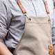 thumbnail image 3 of Dinheiro Delantal para Hombre Delantal con Peto Ajustable con Bolsillo Delantal de Cocina para Mujer Chef, Espalda Cruzada, 3 of 5