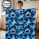thumbnail image 4 of Manta BORORO que brilla en la oscuridad con forma de tiburón, 127 x 152 cm, para niños, 4 of 6