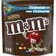 Friandises au chocolat au lait M&M’s, format célébration, sac tenant debout, 1 kg – image 1 sur 2