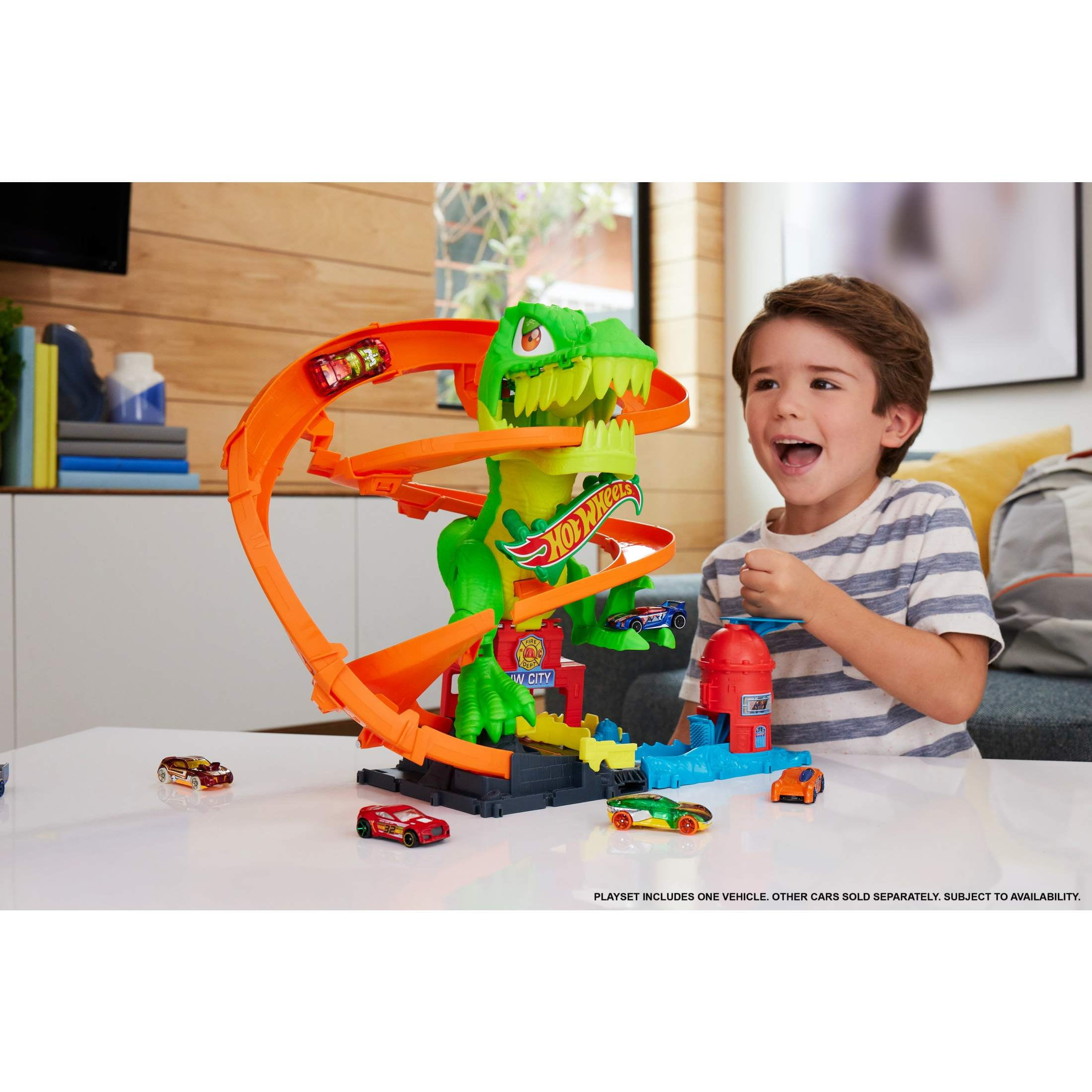 Hot Wheels City TRex Blaze Battle Playset & 1:64 Scale DieCast Car, Dinosaur Nemesis  (图2)