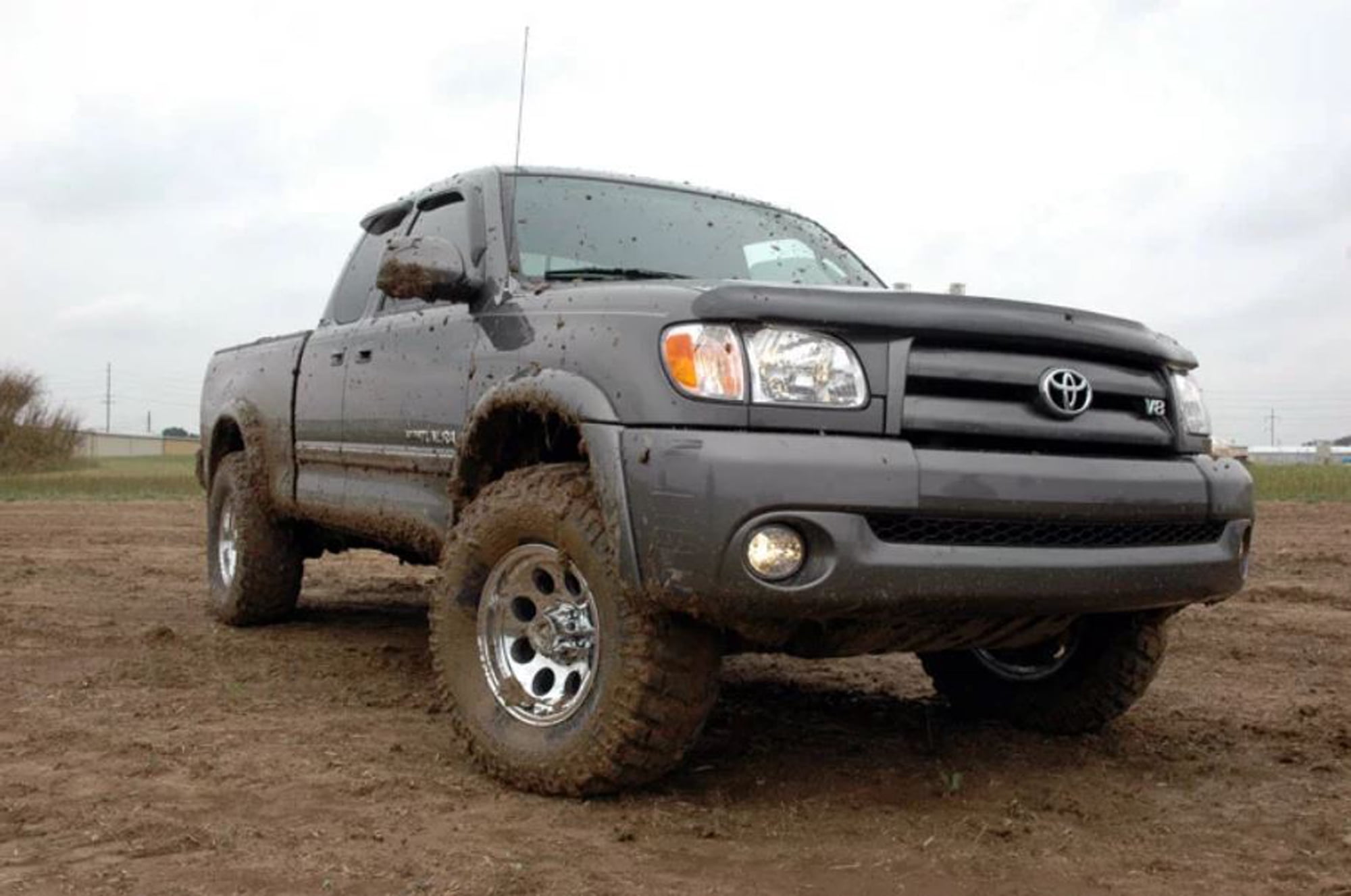Rough Country 2.5" Lift Kit w/N3 Struts & Shocks for 2000-2006 Tundra - 75031