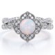 thumbnail image 1 of JeenMata Anillo Nupcial con Diseño de Flores Milgrain Estilo Art Déco de 1,5 Quilates con Pavé Cruzado de Moissanita y Ópalo Arcoíris en Forma Redonda Engastado en Oro Blanco de 18 K sobre Plata, 1 of 6