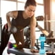 thumbnail image 5 of Botella de agua con mancuernas 700ml - Tetera deportiva a prueba de fugas con tapa de rosca para gimnasio, yoga y correr - Azul/Rojo/Gris, 5 of 8