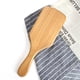 thumbnail image 4 of Cepillo para el cabello de madera de bambú natural de 2 piezas - Cerdas de bambú para masajear el cuero cabelludo y desenredar todo tipo de cabello - Limita la electricidad estática, 4 of 5