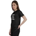 thumbnail image 3 of Inkmeso T-Shirt Femme Citation "Je Ne Suis Plus avec Stupide" avec Imprimé Graphique, 3 of 7