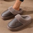 thumbnail image 4 of Zapatillas de algodón de invierno para hombres tamaño extra grande 2024 nuevo uso en el hogar Superficie de PU interior antideslizante cálido más zapatillas de algodón con fondo grueso de terciopelo, 4 of 5