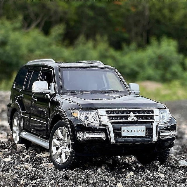 1:32 Mitsubishi Pajero Suv Alloy Car Model Diecast Toy Vehicle Metal Car Model Collection Sound And Light Simulation Kids Gift