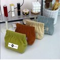 thumbnail image 1 of Bolsa de lápiz labial de metralla cerrada automática, bolsa de almacenamiento de pana portátil, bolsa pequeña de gran capacidad, bolsa de cosméticos simple y portátil para salidas, 1 of 5