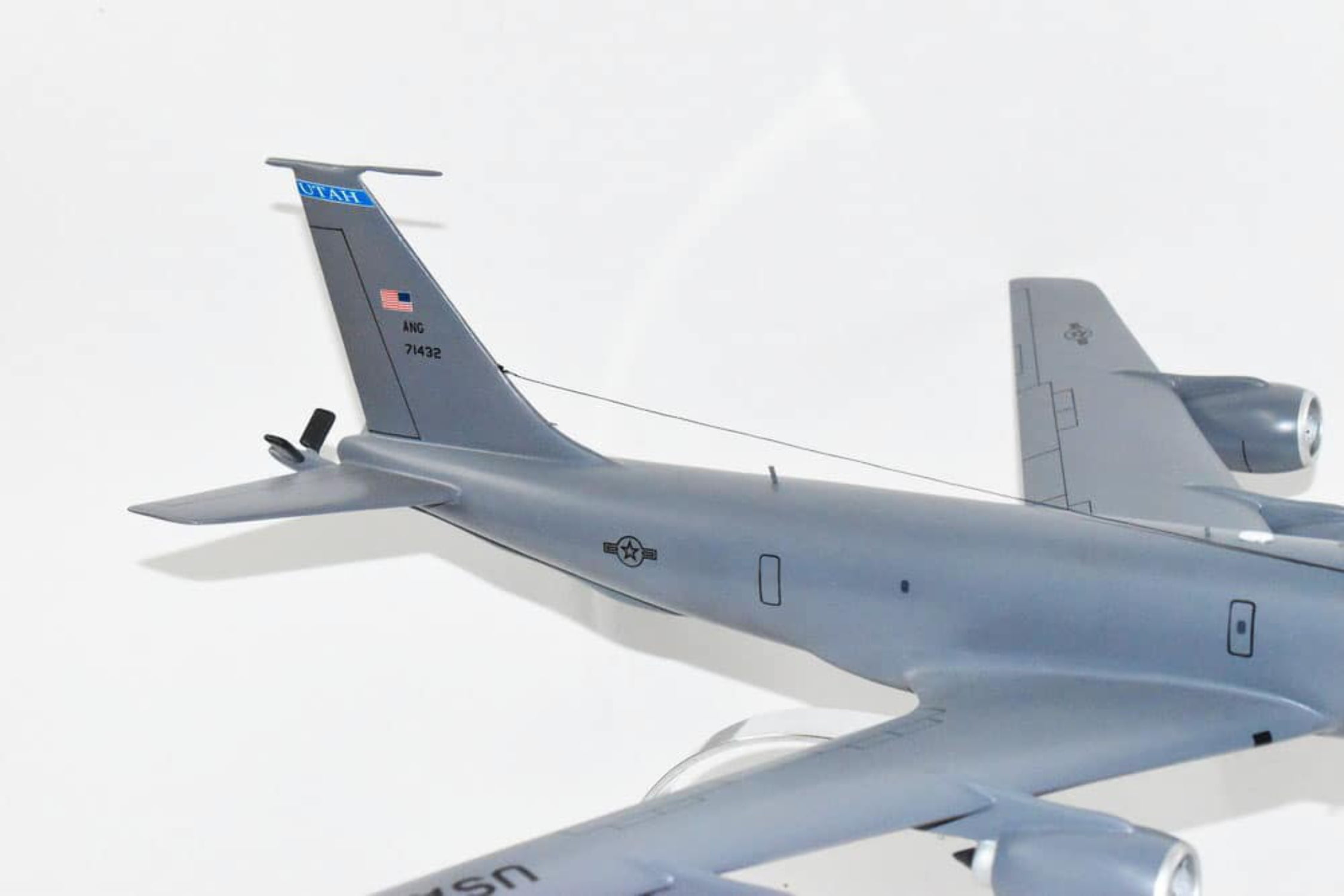 191st Air Refueling Squadron Ruddy Ducks KC-135 Model, 1/90th Scale,  Mahogany, USAF - Walmart.com