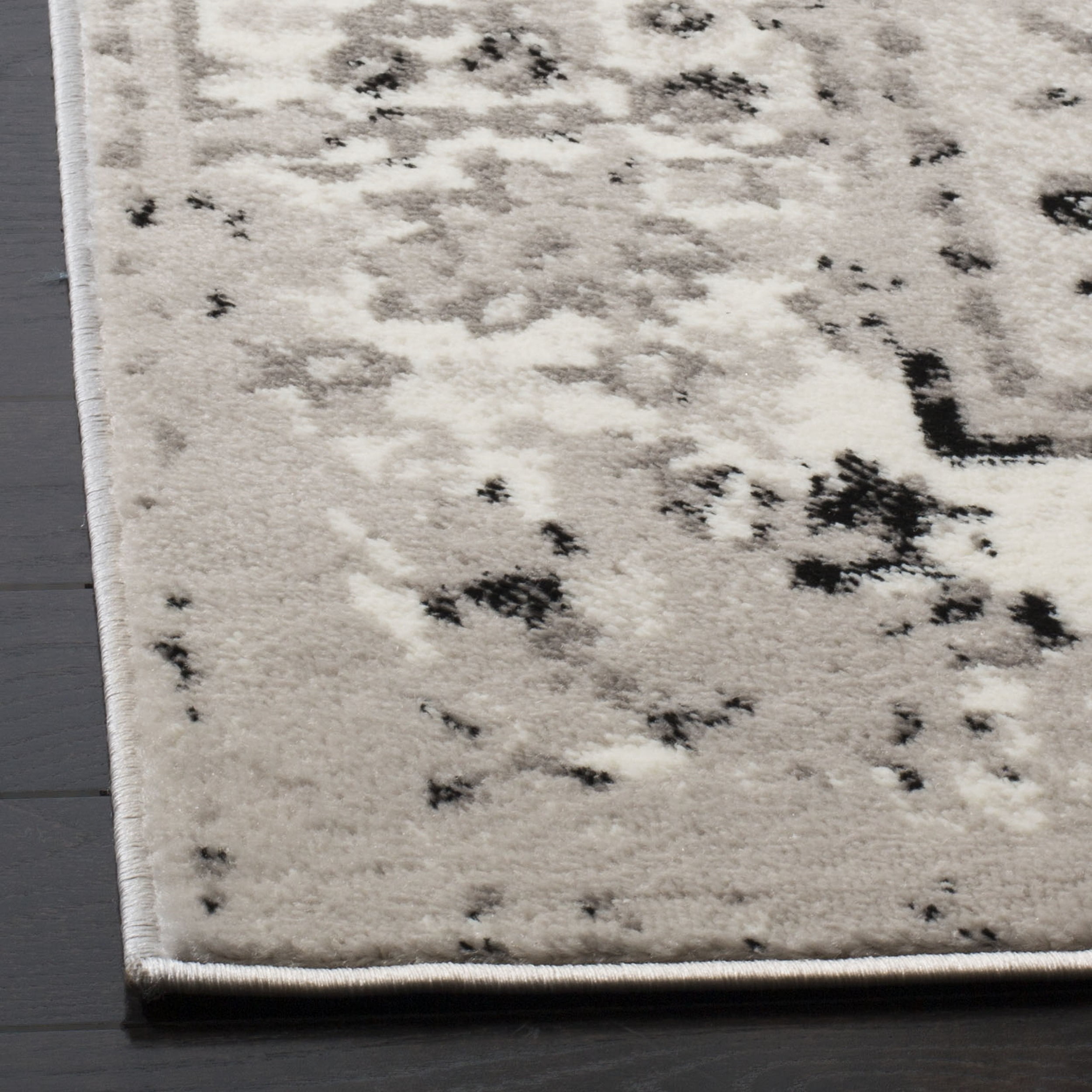 SAFAVIEH Skyler Nikeisha Floral Runner Rug, Grey/Ivory, 2' x 8'