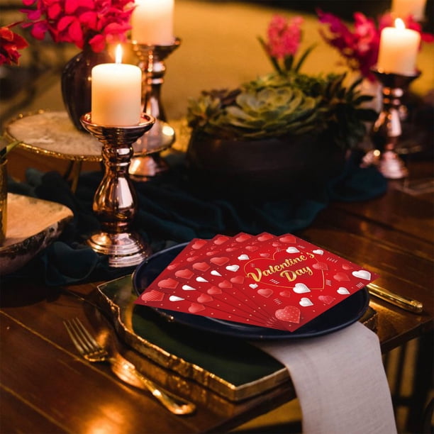 Vajilla de San Valentín | 16 piezas con diseño de corazones: platos, vasos, servilletas y mantel | Artículos desechables para fiestas en rojo y blanco
