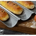 thumbnail image 2 of Elección del chef profesional: moldes antiadherentes para baguette de acero al carbono, diseño perforado para panes perfectamente crujientes, superficies antiadherentes fáciles de desmoldar para, 2 of 8