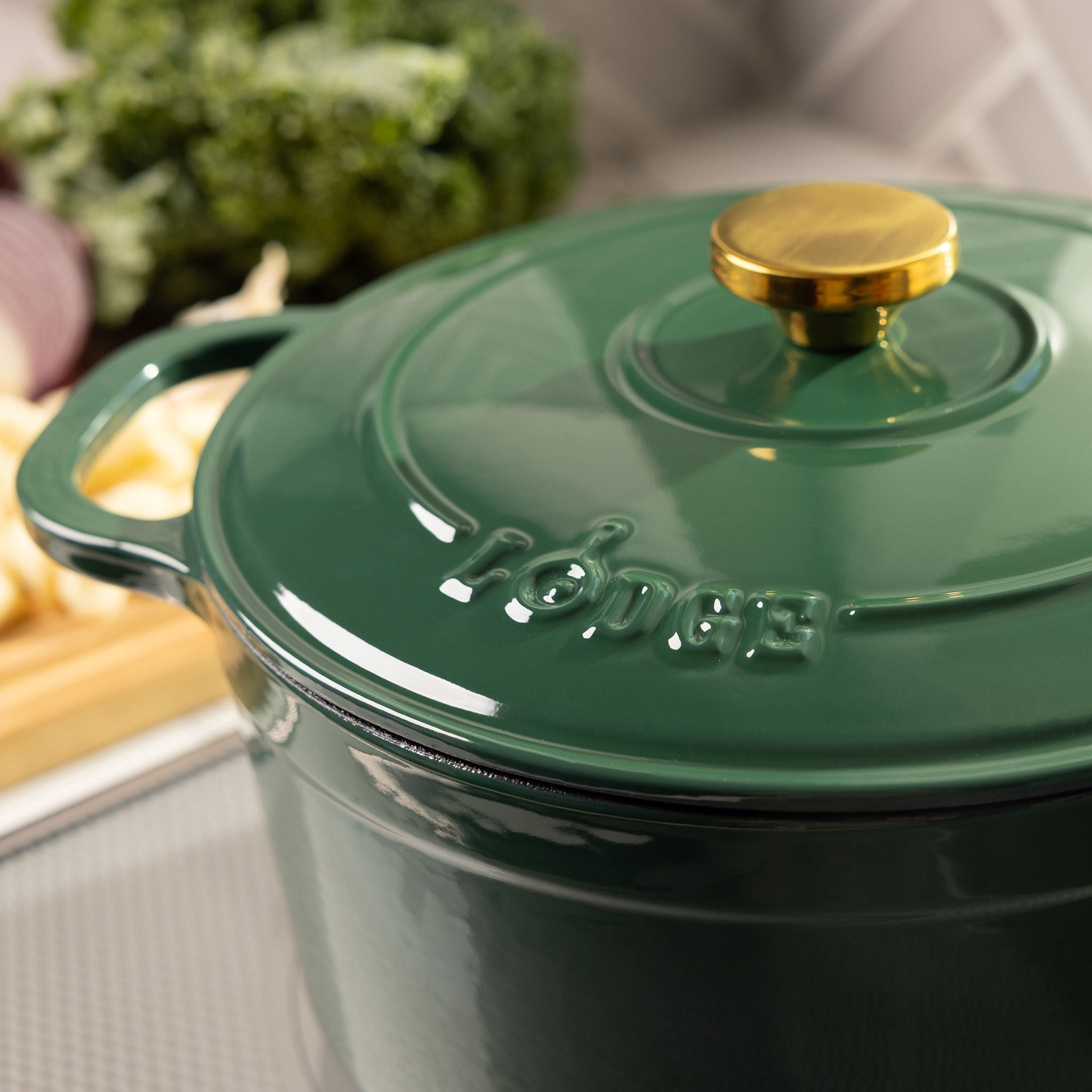 Lodge 7 Quart Emerald Enamel Cast Iron Dutch Oven