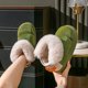 thumbnail image 2 of Botas de nieve cortas de felpa para mujer, zapatillas de algodón antideslizantes con forro polar y suela gruesa de invierno para personas mayores, zapatos cálidos con relleno de algodón para, 2 of 6