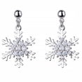 thumbnail image 1 of par de pendientes navideños con forma de copo de nieve y diamantes., 1 of 7