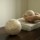 thumbnail image 5 of Bola de Piedra de Mármol Natural Decorativa para Mesa y Estante, Escultura Esférica de Travertino Vintage para Decoración del Hogar A, 5 of 5