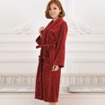 thumbnail image 3 of Bata de felpa gruesa para parejas, cómoda y cálida, ideal para invierno, con bolsillos laterales y ajuste de cintura, disponible en talla XXL y color vino tinto., 3 of 6