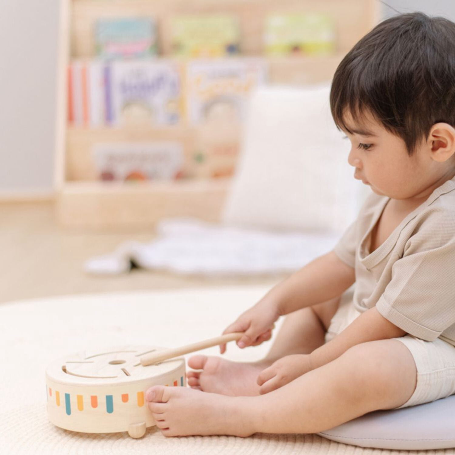 PlanToys® Wooden Sensory Drum for Toddlers – Colorful Musical Toy for Kids, Boosts Rhythm, Hand-Eye Coordination & Fine Motor Skills, Early Learning Instrument, Ideal for 12 Months+