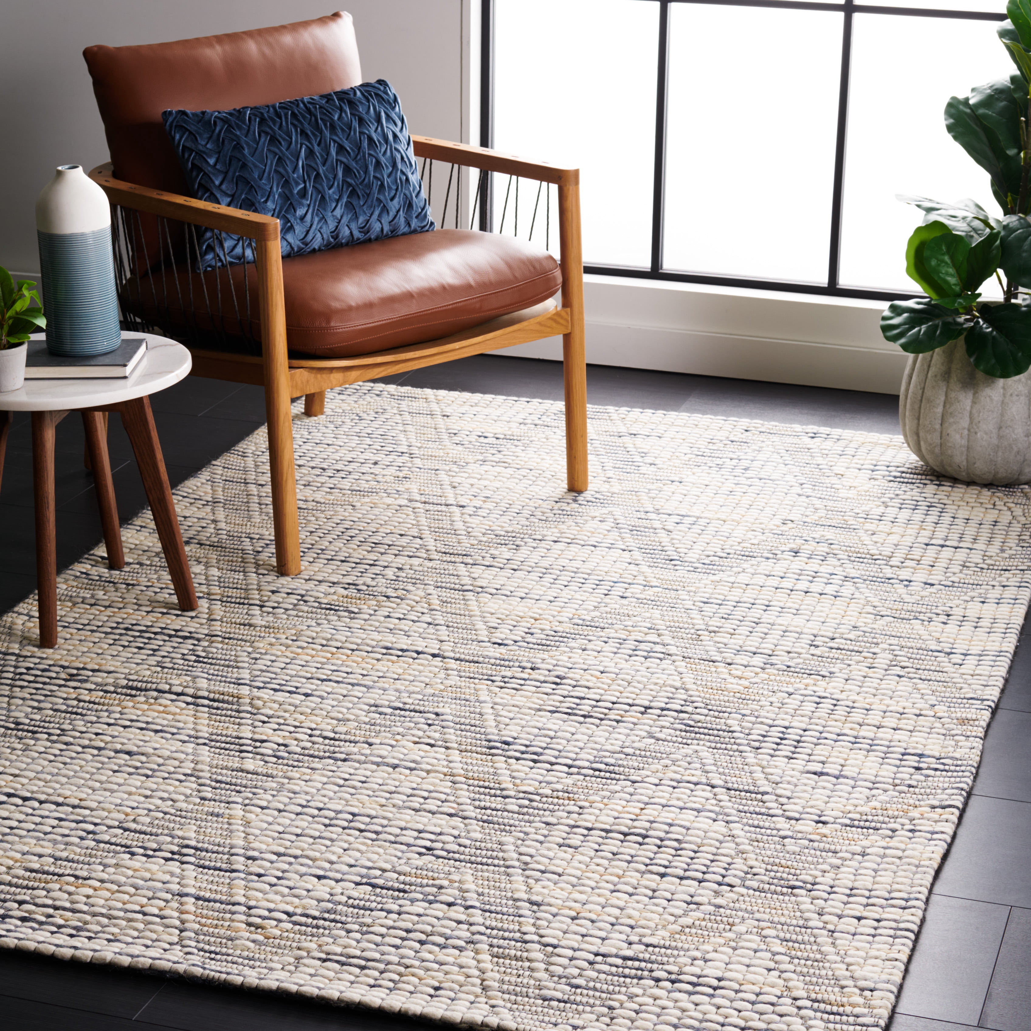 SAFAVIEH Marbella Zelma Diamond Area Rug, Ivory/Blue, 5' x 8'