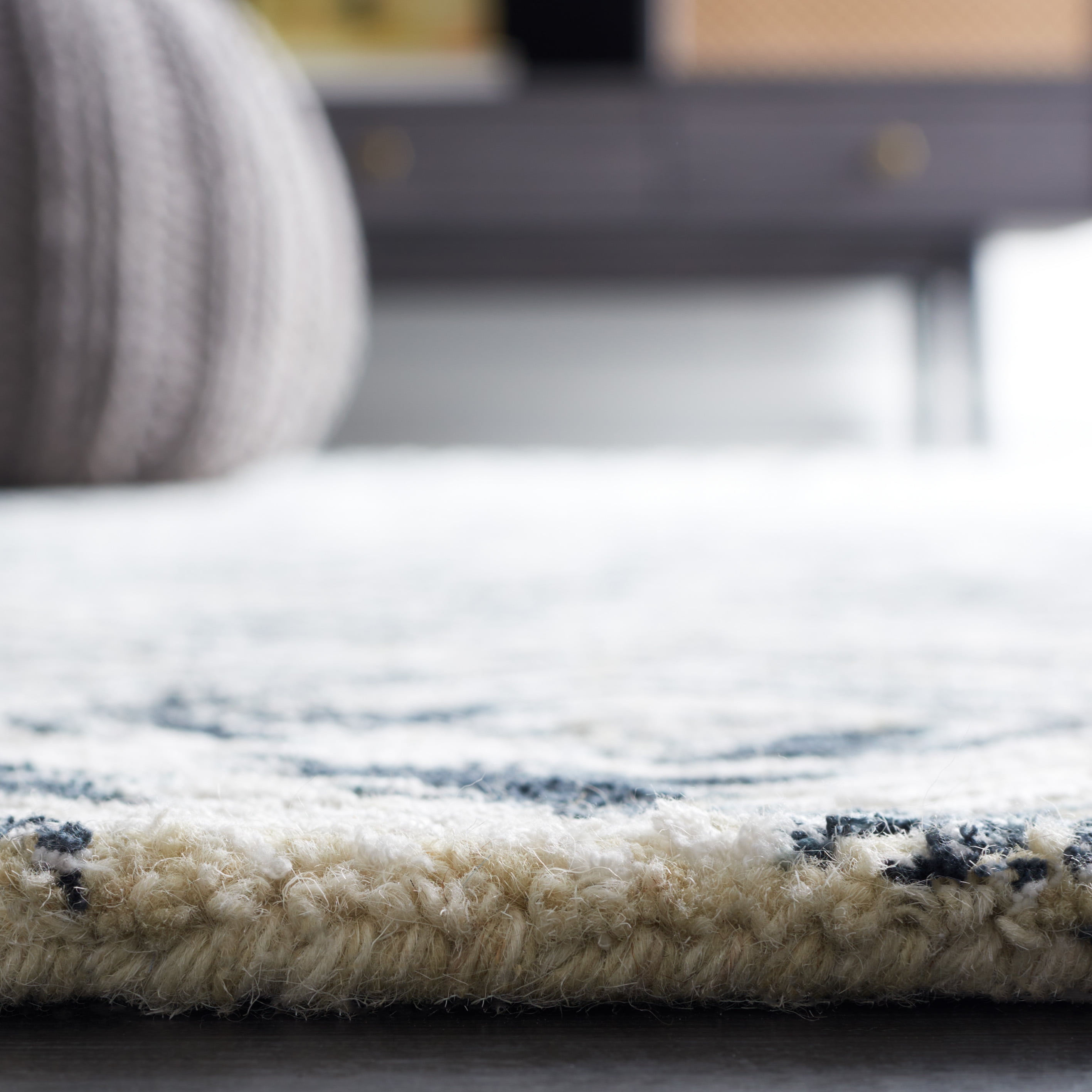 SAFAVIEH Soho Deandre Abstract Area Rug, Ivory/Green, 6' x 6' Round