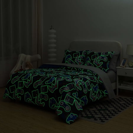 YOUR ZONE GLOW IN THE DARK 7-PIECE GAMER BEDDING SET FOR KIDS WITH FABRIC STORAGE BAG, FULL