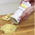 thumbnail image 1 of Juego de 2 prensadores y peladores de ajos ergonómicos con cuchillas de acero inoxidable, procesador de alimentos multifuncional for triturar, picar y pelar ajos, apto for lavavajillas, 1 of 5