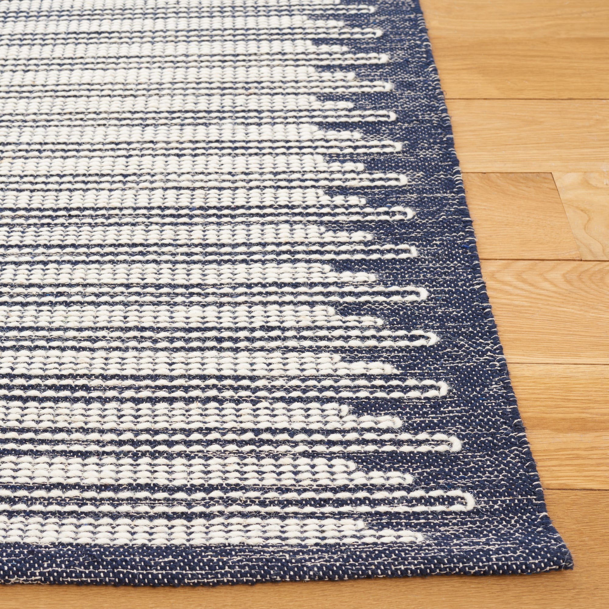 SAFAVIEH Ebony Ainsley Modern Area Rug, Ivory/Navy, 3' x 5'