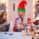 thumbnail image 5 of Gorro navideño con cascabeles | Gorro de Papá Noel de patchwork a rayas para fiestas | Tela ligera no tejida | Decoración divertida para niños y adultos, 5 of 6