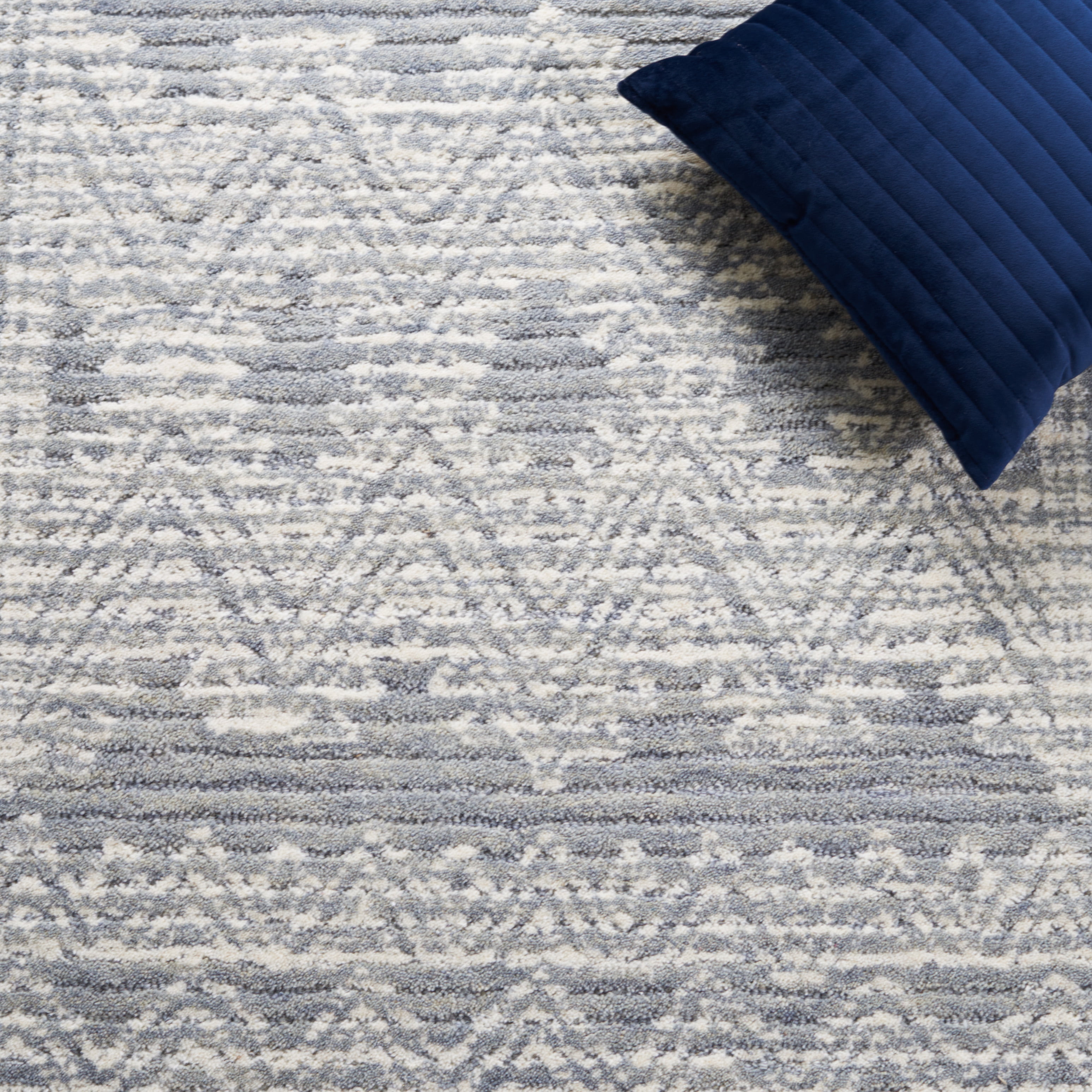 SAFAVIEH Abstract Henry Chevron Wool Area Rug, Light Blue/Ivory, 6' x 6' Round