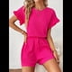 thumbnail image 4 of Conjunto de Dos Piezas para Mujer: Top de Corta con Cuello Redondo y Volantes y Pantalones Cortos con Cordón. Rojo XL, 4 of 9