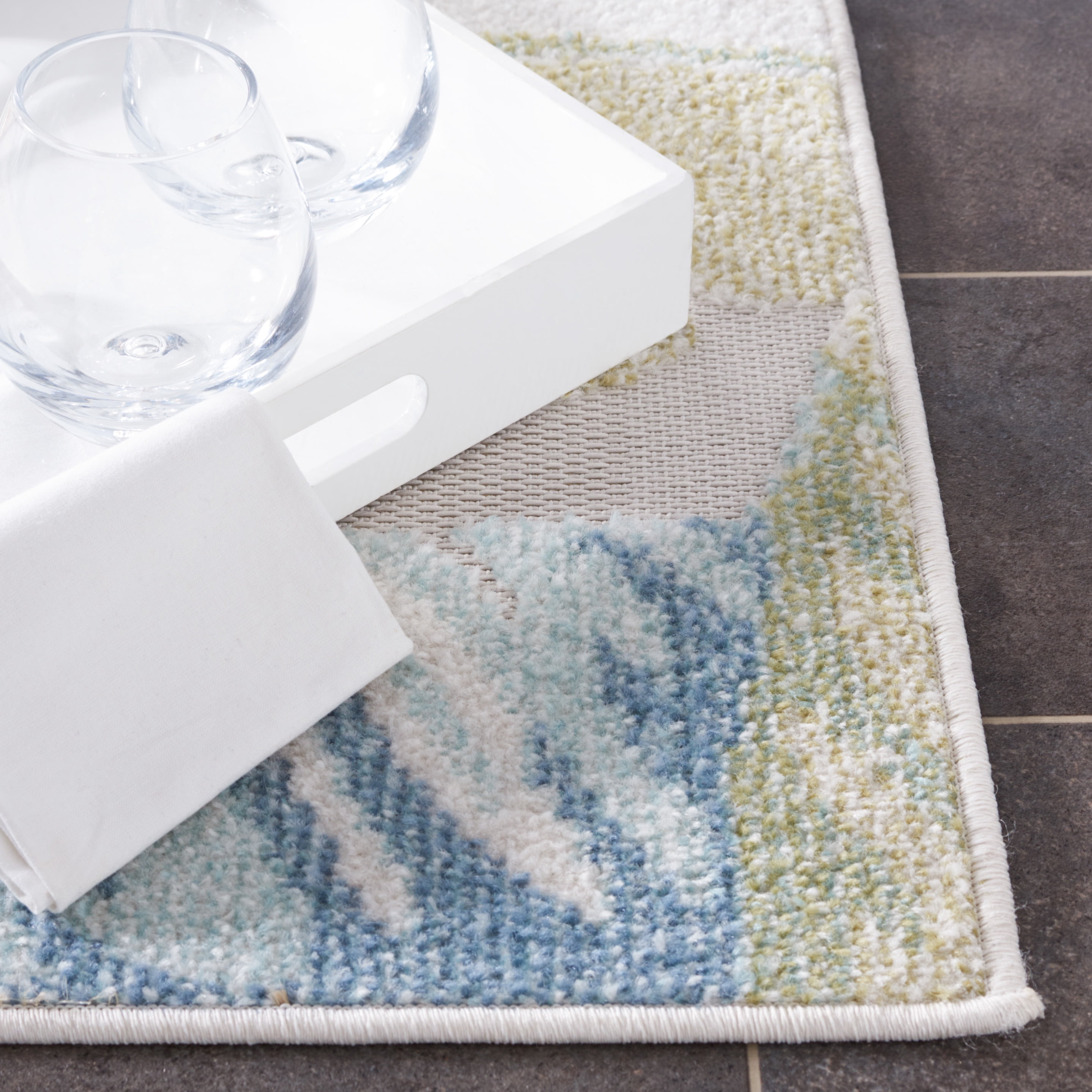SAFAVIEH Sarasota Olivia Botanical Indoor/Outdoor Area Rug, Light Green/Beige, 5'3" x 7'7"