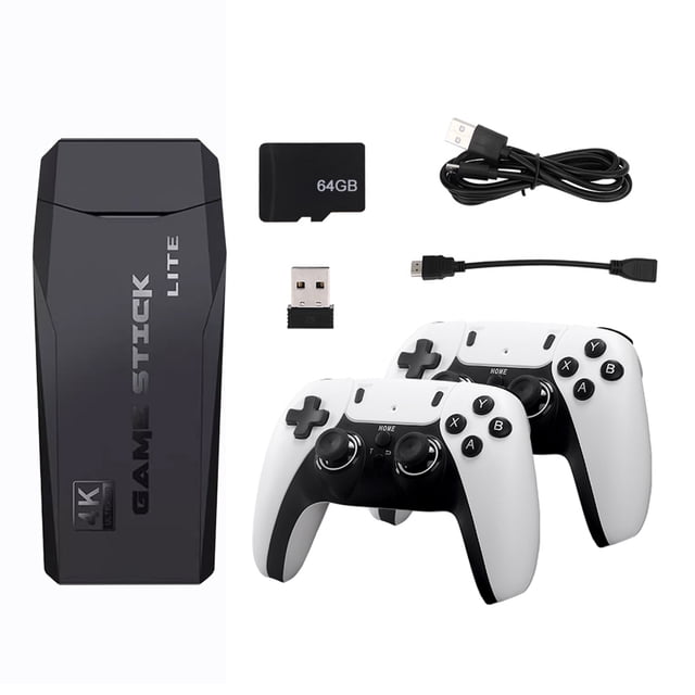 mini consola juegos hugtrwg bolsillo hd 2 4g 64g consola retro tipo stick negra con texto GAME STICK LITE, tarjeta microSD 64GB, cable USB, adaptador OTG y dos mandos inalámbricos blancos con joysticks analógicos y botones A/B/X/Y, vista frontal diagonal sobre fondo blanco. Ideal para emulación retro y uso portátil.