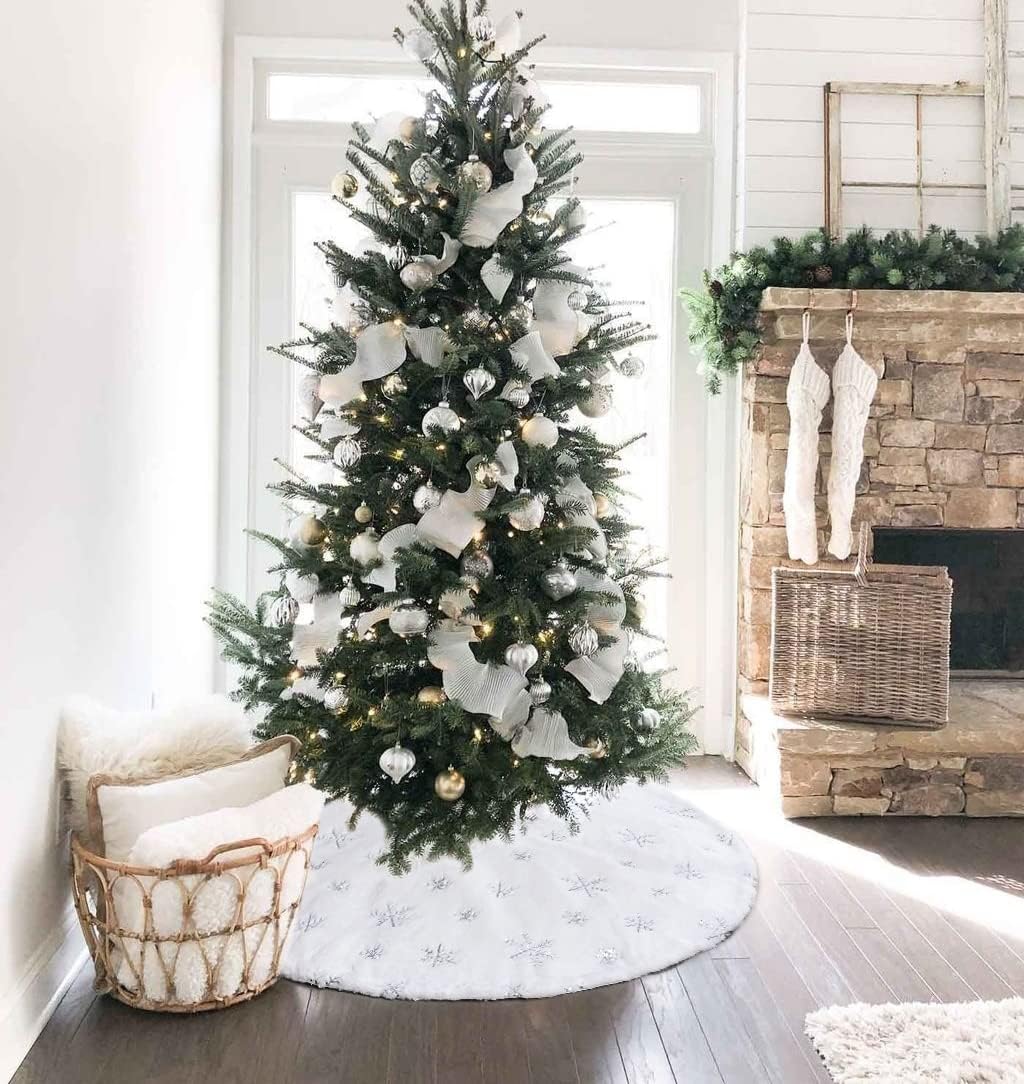 Ayieyill 48-Inch White Faux Fur Christmas Tree Skirt photo 3