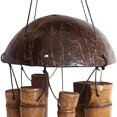 thumbnail image 4 of Campanas de viento de bambú rústicas: campanillas de viento de madera para exteriores, pequeñas, diseño floral quemado con corona de coco, hechas a mano con tonos profundos y calmantes, deco, 4 of 5