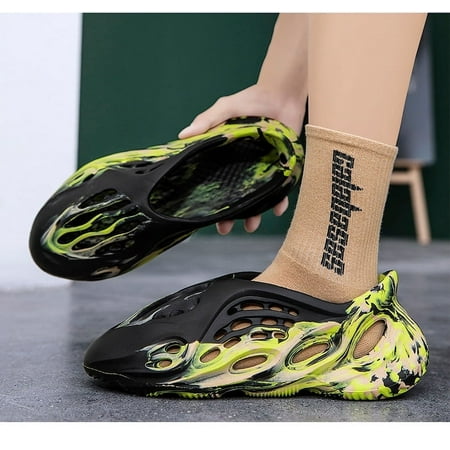 

2024 New Style Trend Foam Runner Foam Sneakers Cloud Slides Pillow Running Shoes Sandals Girls Outdoor Indoor Slipers