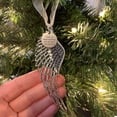 thumbnail image 1 of Adornos navideños de alas de ángel, adornos conmemorativos personalizados, adorno de ala de ángel navideño inspirado, regalo de recuerdo sincero, decoración colgante de Navidad, 1 of 1