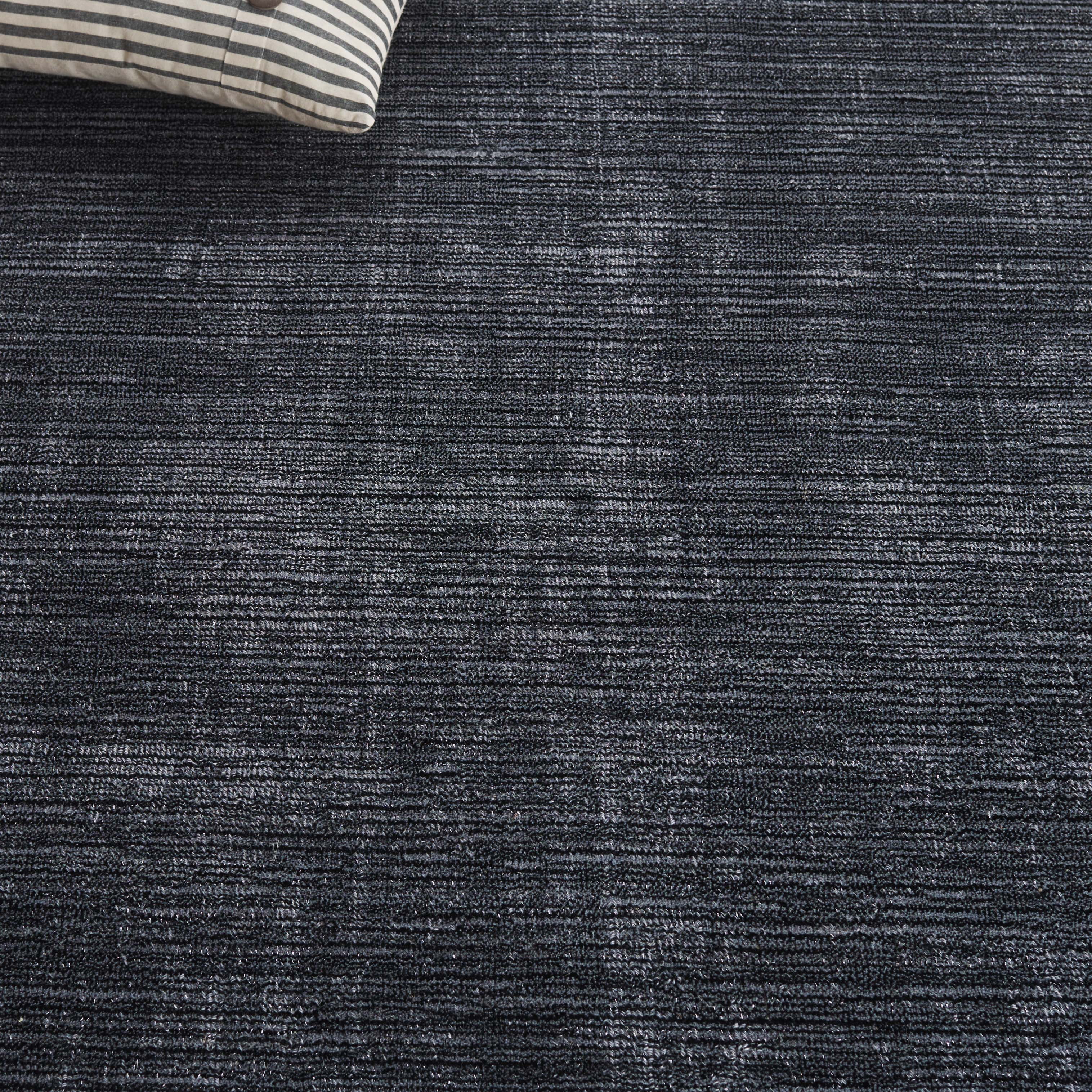 SAFAVIEH Mirage Romayne Distressed Area Rug, Black, 5' x 8'