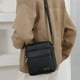 thumbnail image 5 of Bolso bandolera para hombre y mujer, mochila pequeña cruzada con amplio compartimento y orificio para auriculares, ligero y práctico para senderismo, camping y excursiones al aire libre., 5 of 8