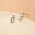thumbnail image 3 of Pendientes pequeños geométricos de plata Pendientes metálicos de viento Pendientes sencillos, 3 of 5