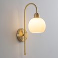 thumbnail image 1 of Lámpara de pared Qepeety Globe, 1 luz, latón dorado, cristal, estilo moderno, 1 of 4